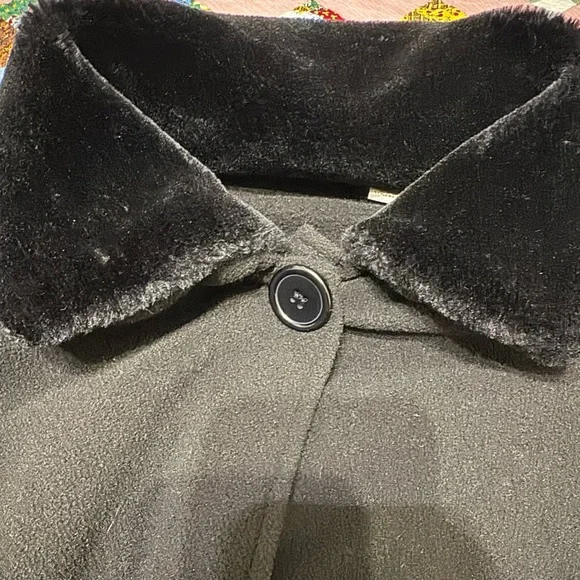 LeModa Black Faux Fur-Trimmed Cape - Picture 3 of 5